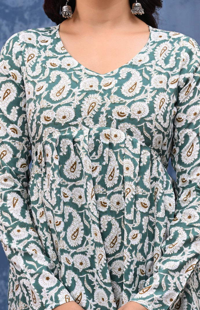 Women Paisley Printed Empire Top
